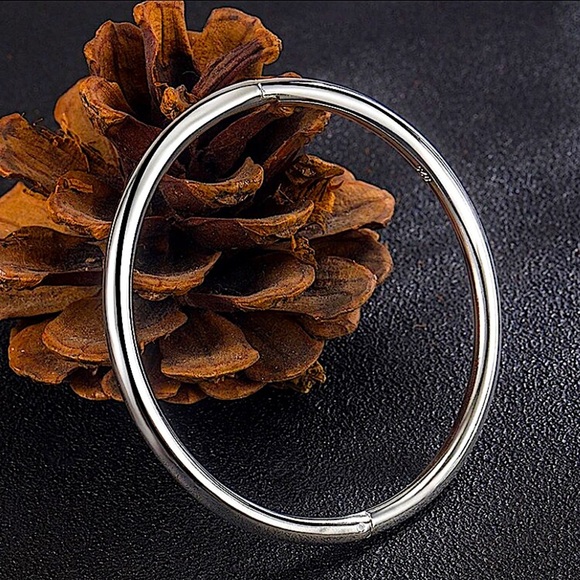 Sterling Silver Minimalist Bangle Bracelet - Picture 1 of 4